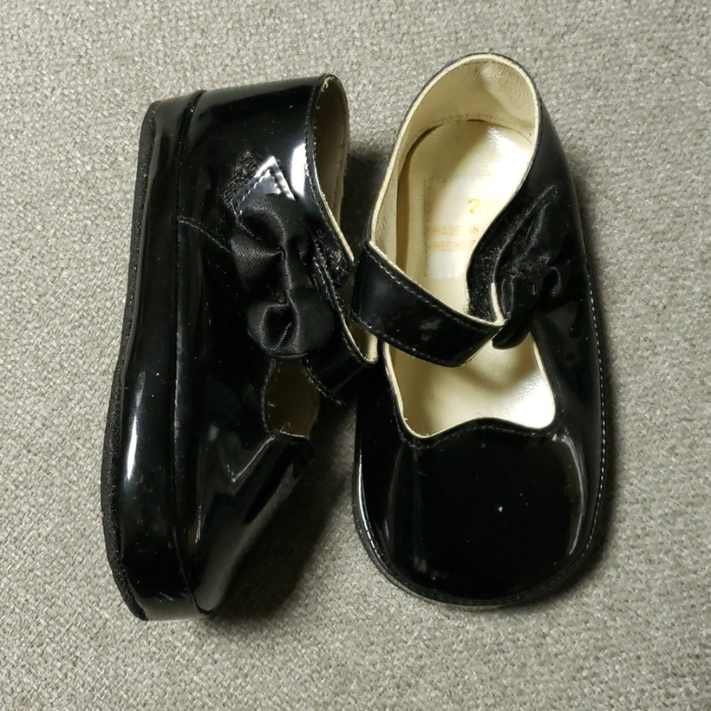 Patent leather Bow Shoes